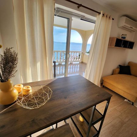 Lucija Apartment Karlobag Bagian luar foto