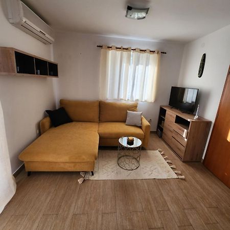 Lucija Apartment Karlobag Bagian luar foto
