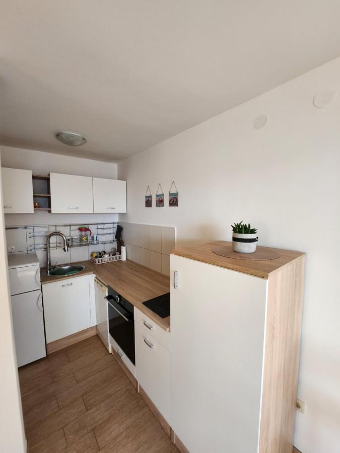 Lucija Apartment Karlobag Bagian luar foto