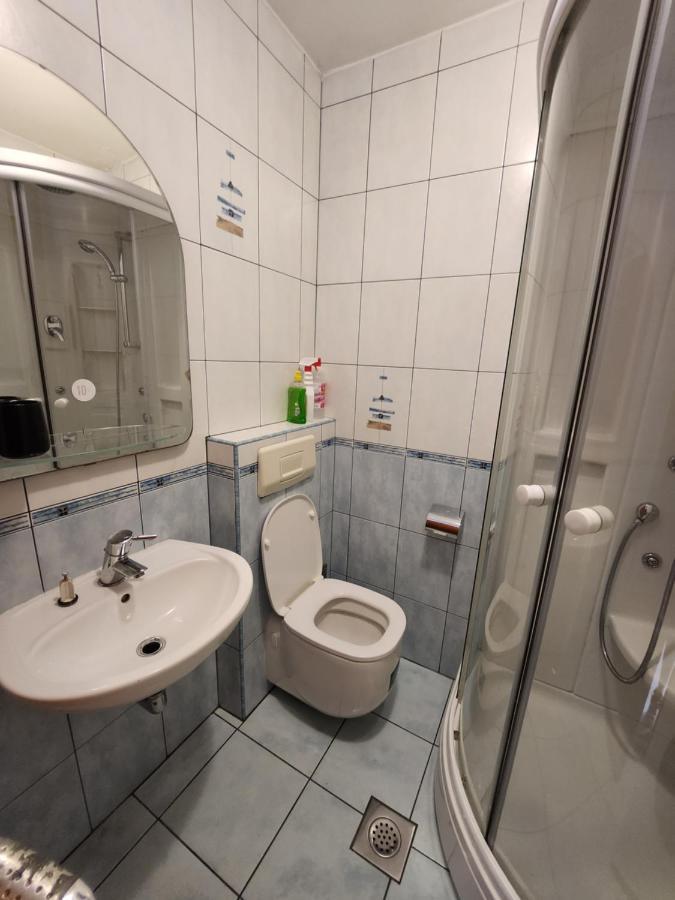 Lucija Apartment Karlobag Bagian luar foto