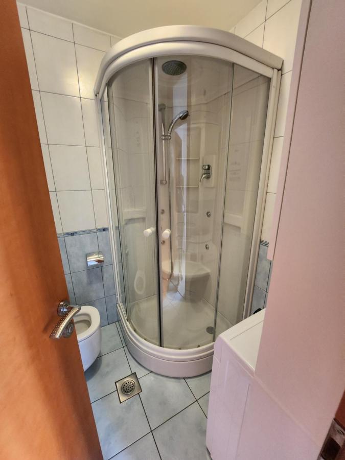 Lucija Apartment Karlobag Bagian luar foto